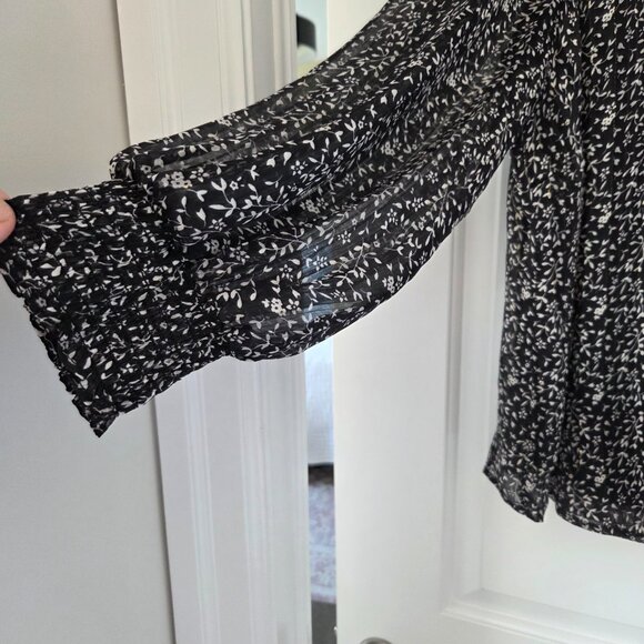 Tamara H Flowy Ruffled front black with white flowers. Size 2X - Picture 2 of 9